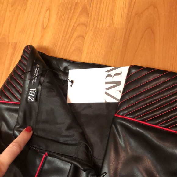 Faux leather skirt mini skirt with pink piping - Picture 6 of 11